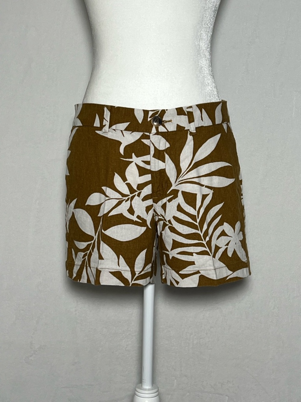 OLD NAVY Brown and White Tropical Print Linen Blend Everyday Shorts - size 6